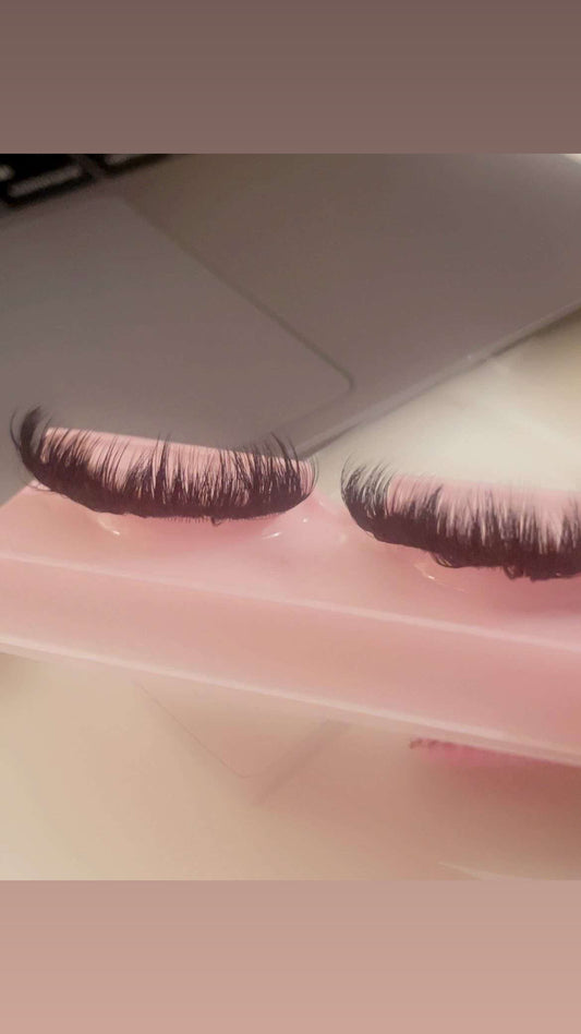Wispy lash strips